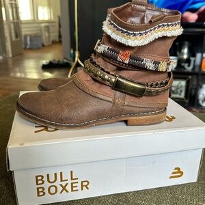 Bullboxer Elsie Brown boots
